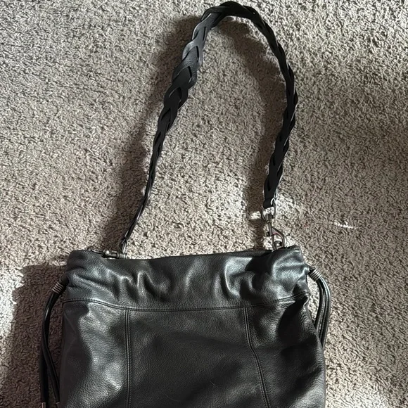 Elegant Black Leather Shoulder Bag - Picture 2 of 5